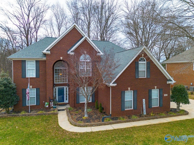 view of front of property with a front lawn