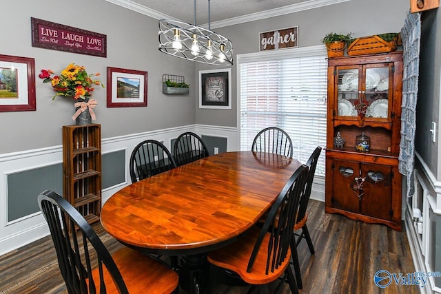 dining area with a textured ceiling, dark hardwood / wood-style floors, and crown molding