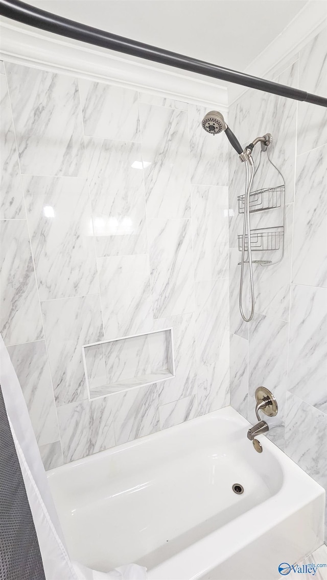 bathroom featuring shower / bath combo