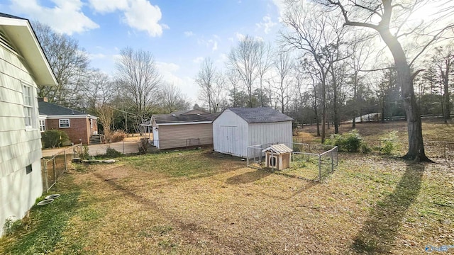 view of yard with a storage shed