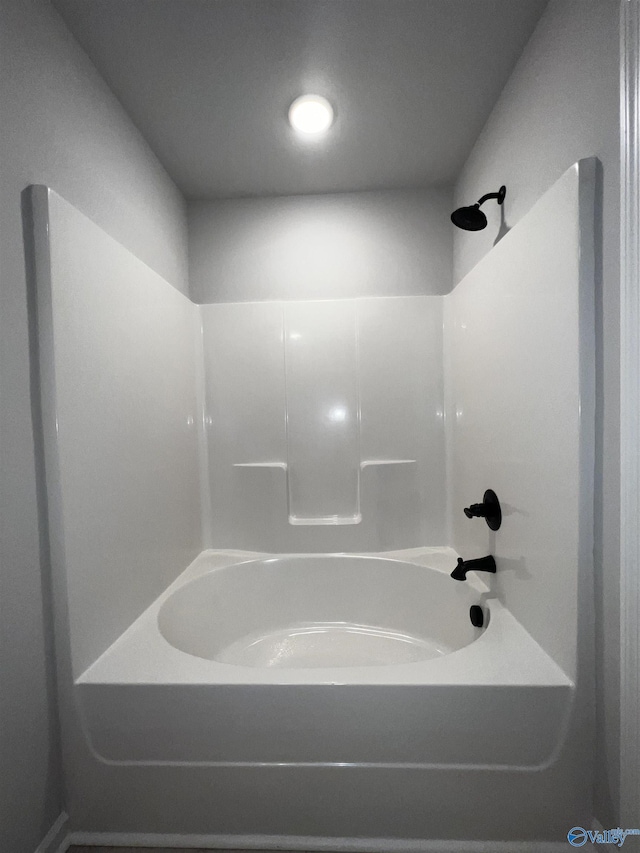 bathroom featuring shower / tub combination