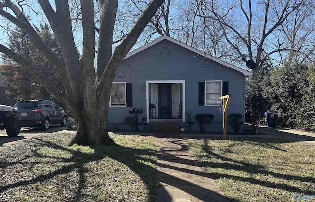 bungalow-style home featuring a front lawn