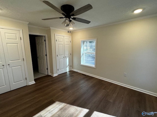 unfurnished bedroom featuring a textured ceiling, ceiling fan, dark hardwood / wood-style flooring, and crown molding