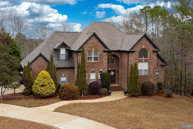 view of front facade with a front lawn