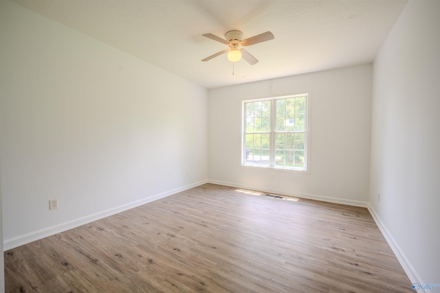 unfurnished room with light wood-type flooring and ceiling fan