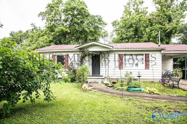 525 Quincy St, Scottsboro, AL 35768 - ranch-style house featuring a front lawn, an attached carport, and metal roof