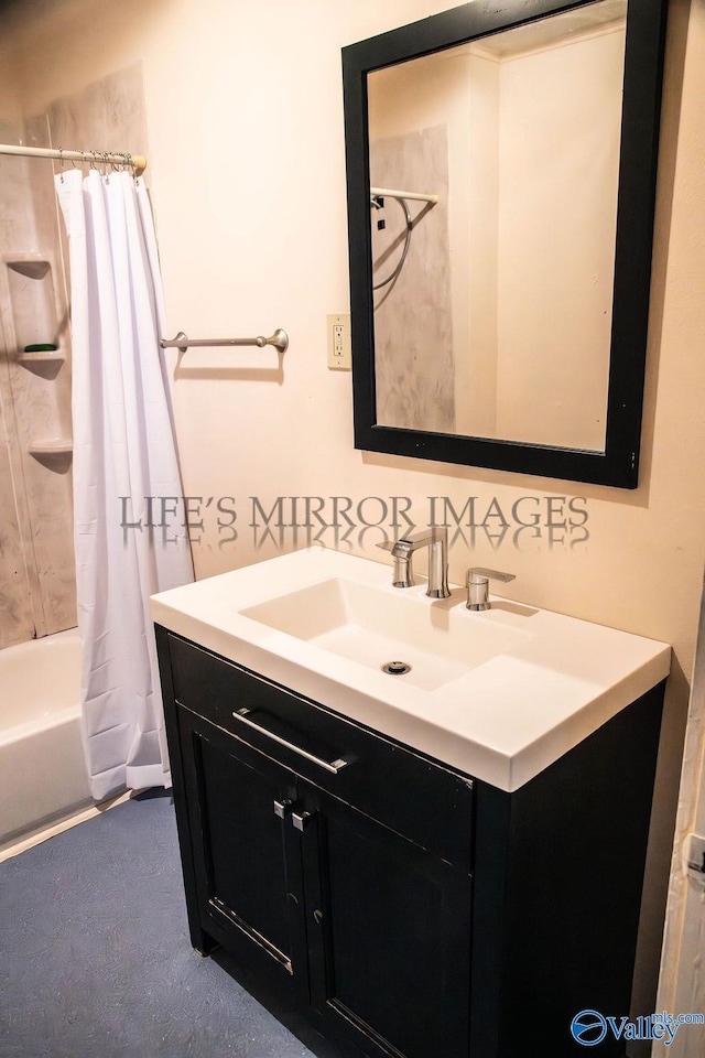 525 Quincy St, Scottsboro, AL 35768 - full bath with vanity and shower / bathtub combination with curtain