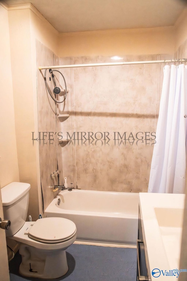 525 Quincy St, Scottsboro, AL 35768 - bathroom featuring toilet, shower / bath combination with curtain, and vanity