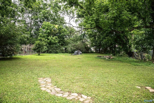 525 Quincy St, Scottsboro, AL 35768 - view of grassy yard