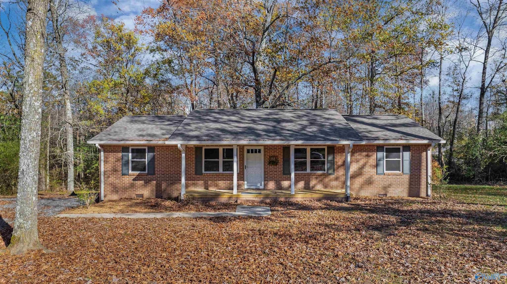 ranch-style home with a porch