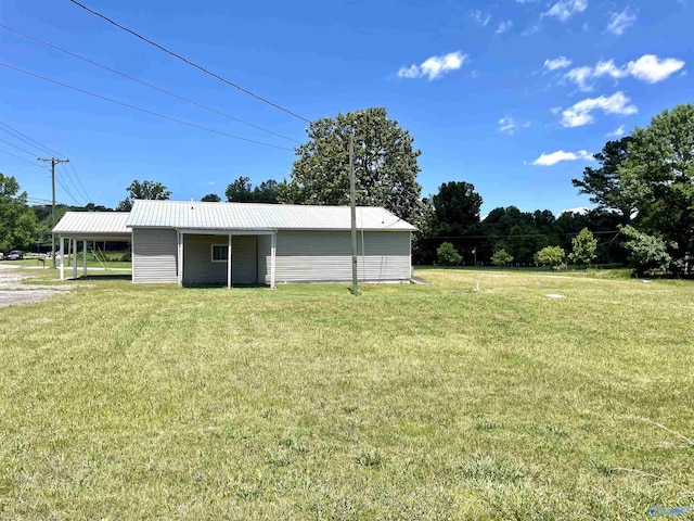 view of yard featuring a carport