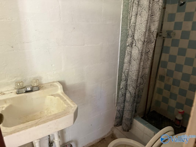 11801 W Gateway Dr SE, Huntsville, AL 35803 - bathroom with a sink and toilet