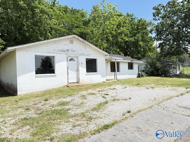 11801 W Gateway Dr SE, Huntsville, AL 35803 - bungalow-style house with concrete block siding and a front yard