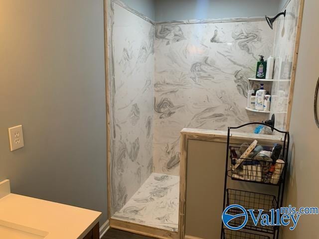 7015 Main St, Gadsden, AL 35903 - full bath featuring walk in shower and vanity