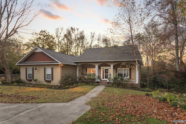 1033 Edgewood Cir, Arab, AL 35016 - view of front of home featuring a shingled roof, a porch, and a front lawn