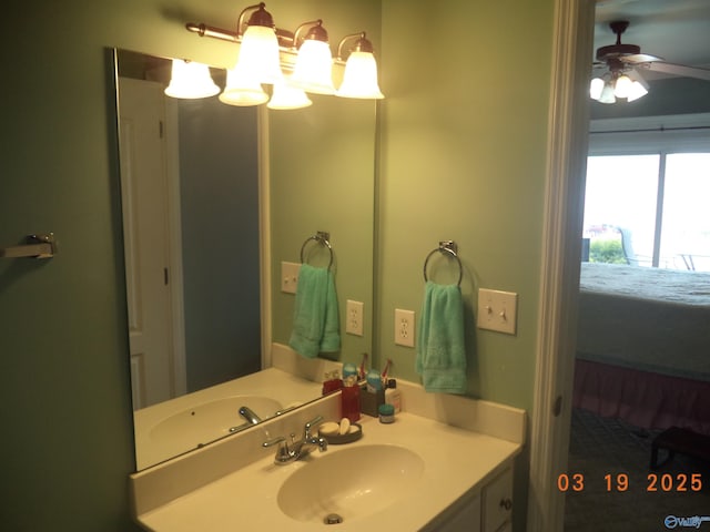 ensuite bathroom featuring vanity, ensuite bath, and a ceiling fan