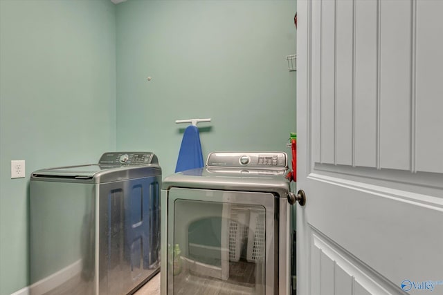 washroom with laundry area and washing machine and clothes dryer