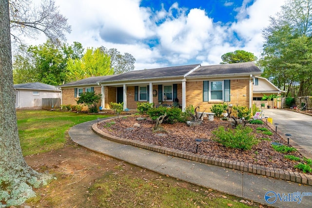 single story home featuring a front yard