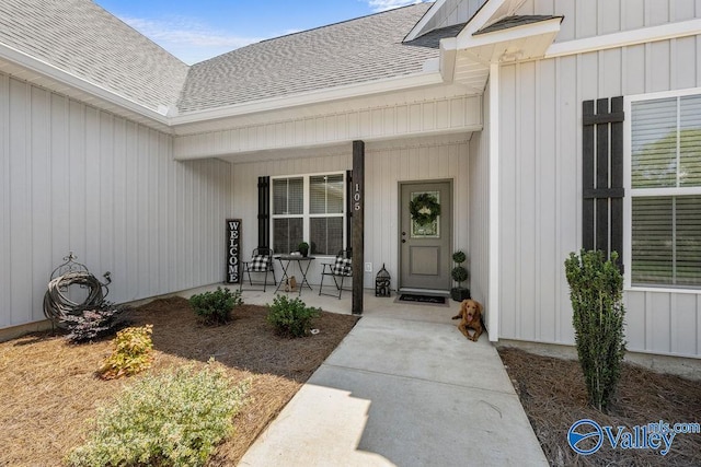 entrance to property featuring covered porch