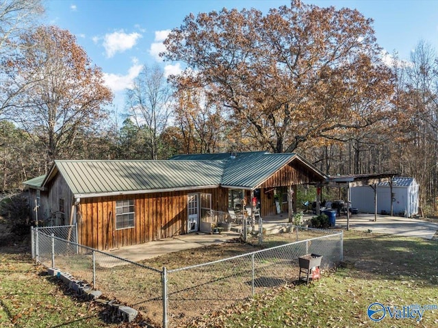 view of front of property