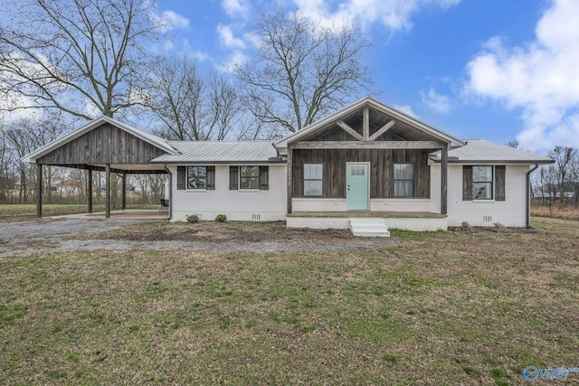 view of front facade with covered porch, a front yard, and a carport