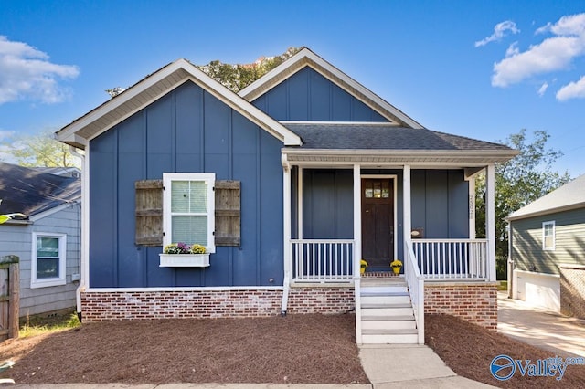 view of front of house featuring a porch