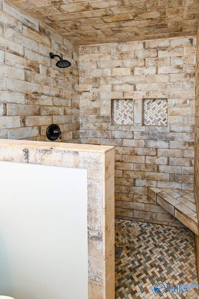 bathroom featuring a tile shower