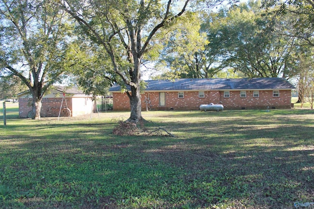 view of front facade featuring crawl space, brick siding, and a front lawn