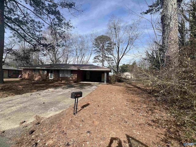 view of front of property featuring a carport