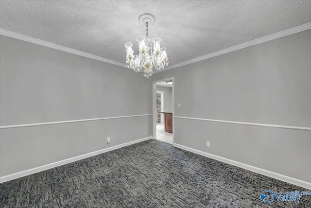 carpeted spare room featuring ornamental molding, a textured ceiling, and a notable chandelier