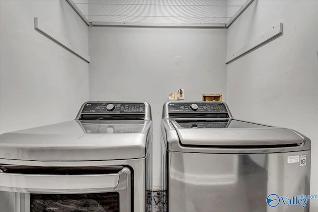 clothes washing area featuring washing machine and dryer