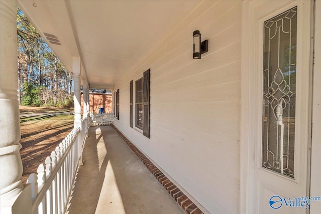 balcony featuring covered porch