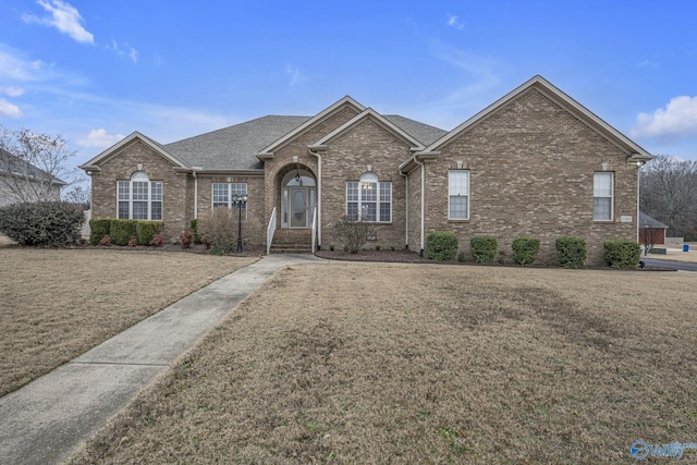 view of front facade with a front yard