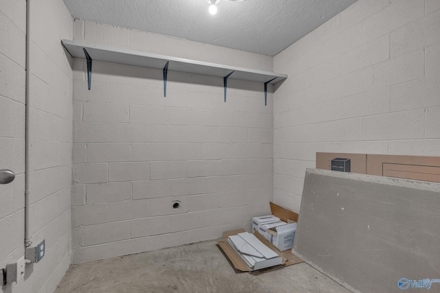 bathroom featuring concrete flooring and a textured ceiling