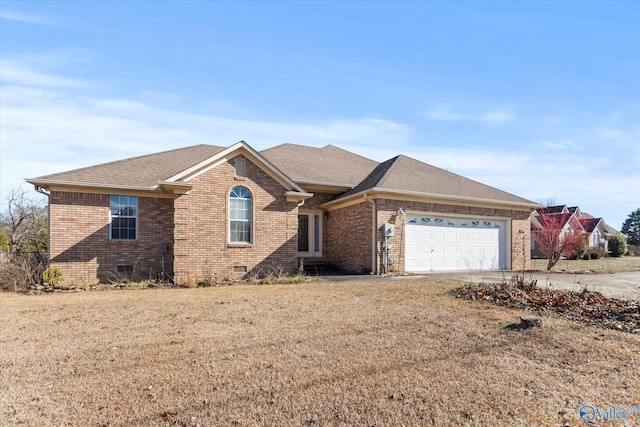 view of front facade featuring a garage and a front yard