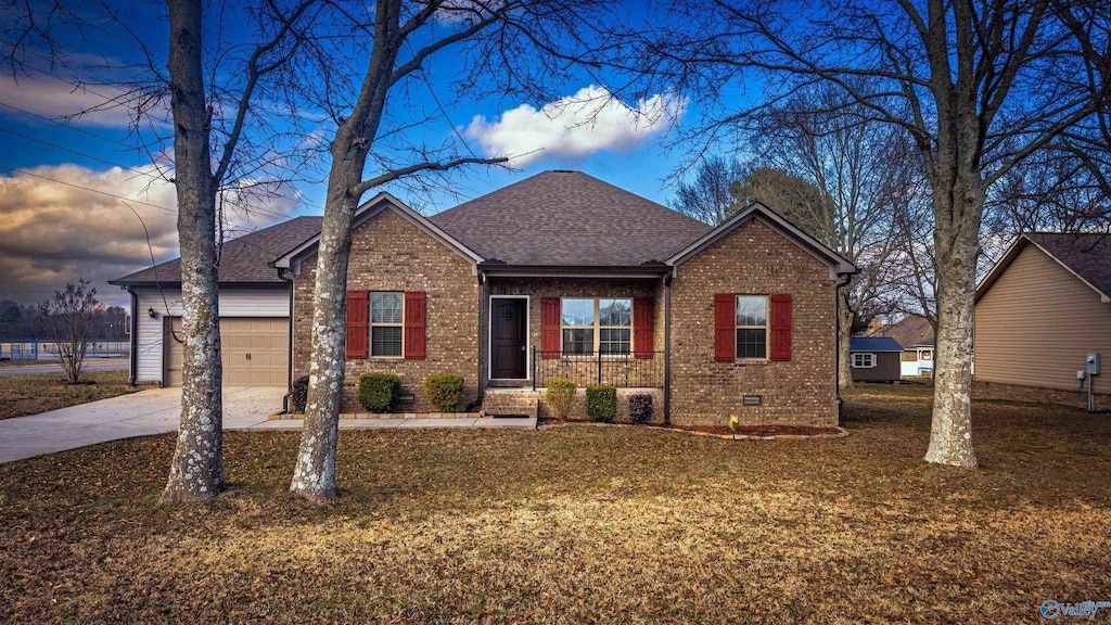 view of front facade with a garage and a lawn