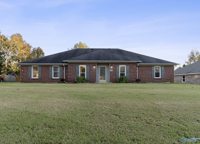 view of front of home featuring a front lawn