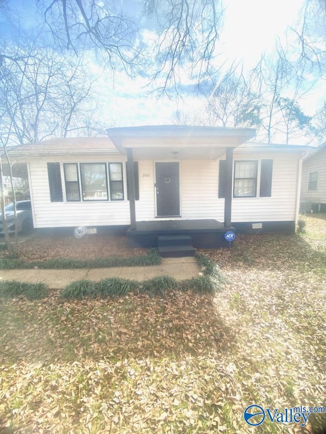 view of front of house featuring a porch