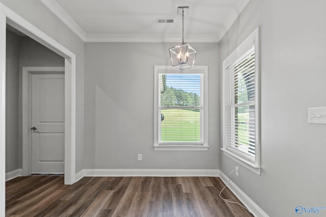 unfurnished dining area featuring crown molding, plenty of natural light, a chandelier, dark wood-style flooring, and baseboards