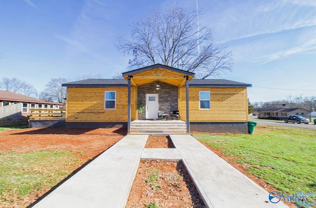 view of front of home with a front lawn