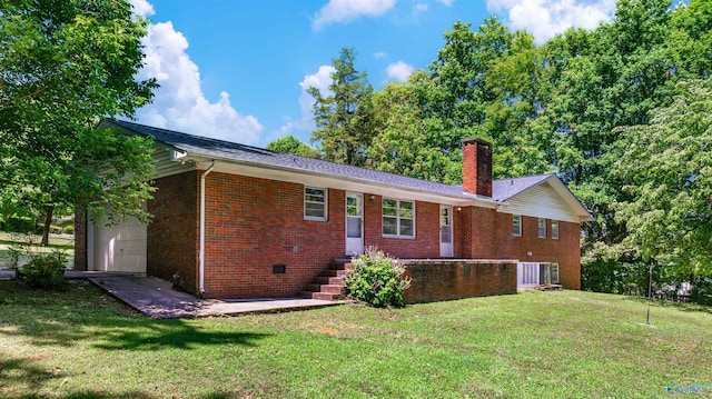 view of front of property with a front lawn