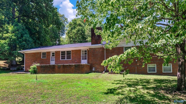 single story home featuring a front yard