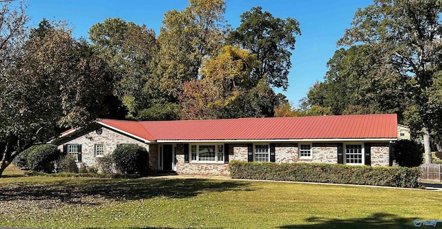 single story home with a front yard