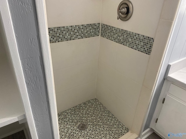 bathroom with a tile shower
