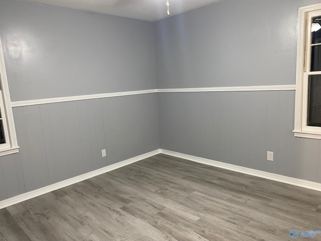 empty room featuring ceiling fan, wood-type flooring, and a textured ceiling