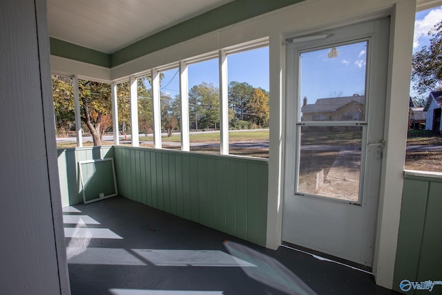 unfurnished sunroom with a healthy amount of sunlight