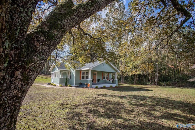 view of front facade with covered porch and a front lawn