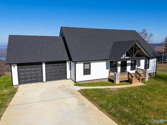 modern inspired farmhouse featuring a garage, a wooden deck, and a front yard