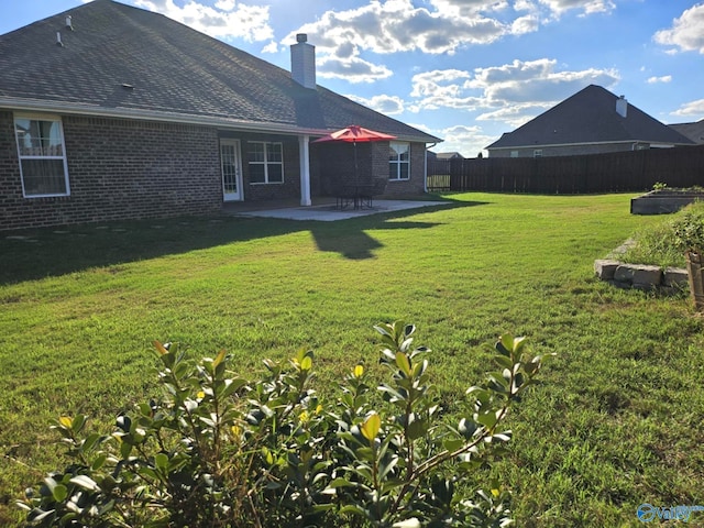 view of yard featuring a patio area