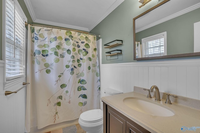 full bathroom with toilet, a wainscoted wall, a shower with shower curtain, vanity, and ornamental molding